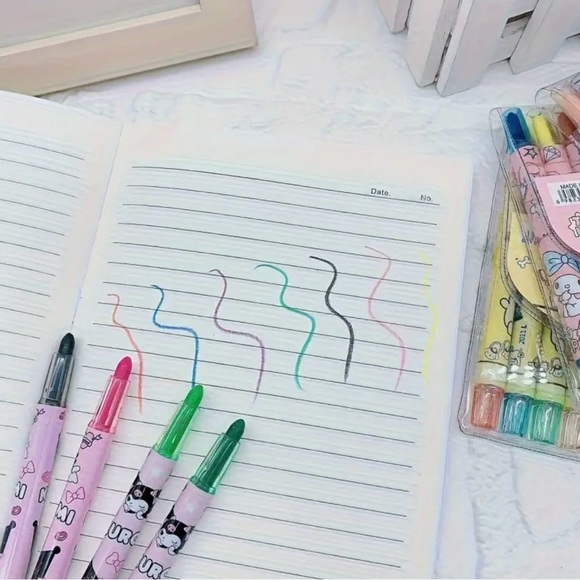 Sanrio HELLO KITTY AND FRIENDS 12-Color Rotating Crayon Set - Picture 8 of 10